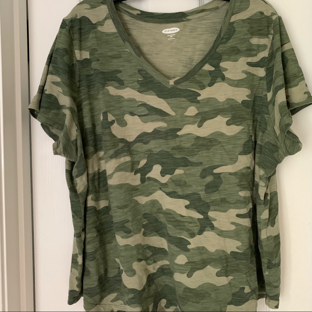 Old Navy short sleeve camo tee sz XXL